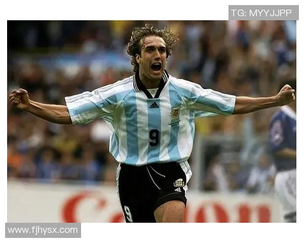 世界足球历史上身高最矮的球星及其传奇职业生涯回顾